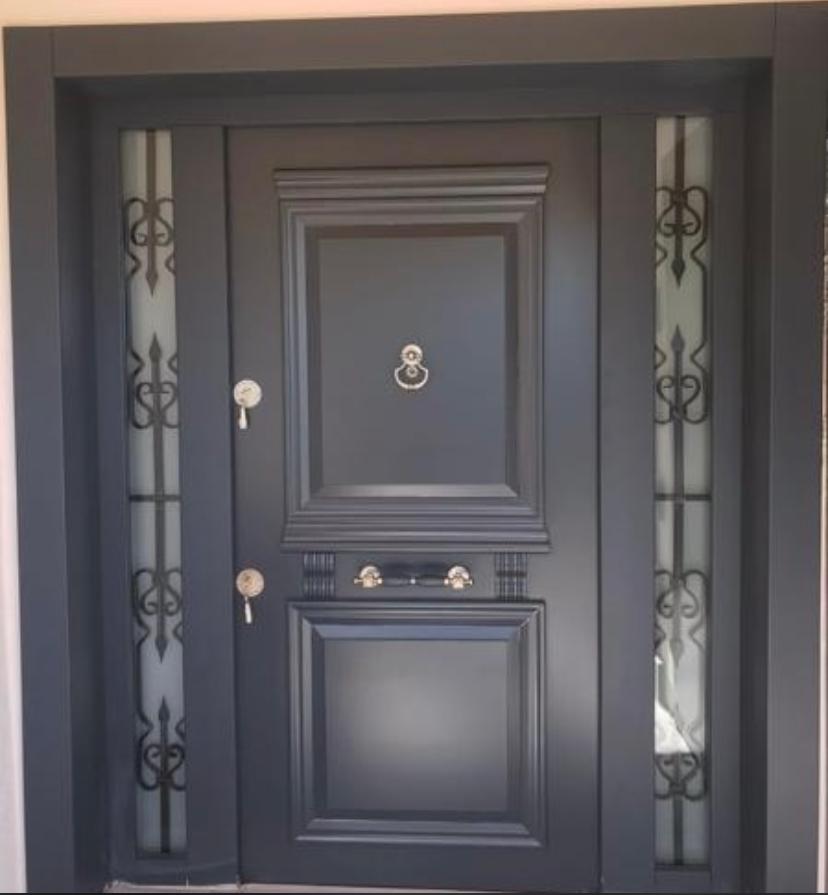 Ferforje Detaylı Siyah Villa Kapısı AVNG-083